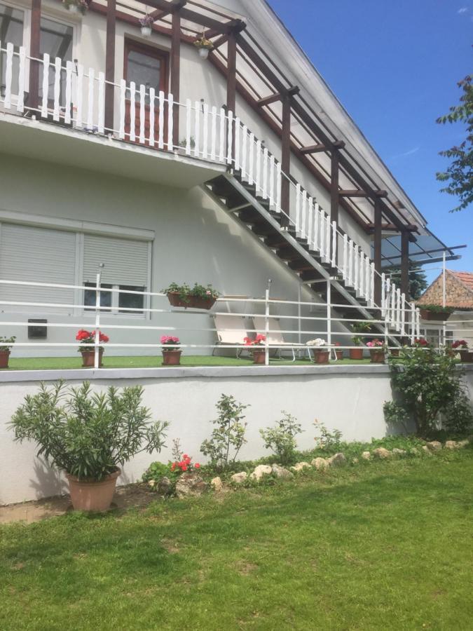Lelle-Kert Apartman 01 巴拉通雷勒 外观 照片